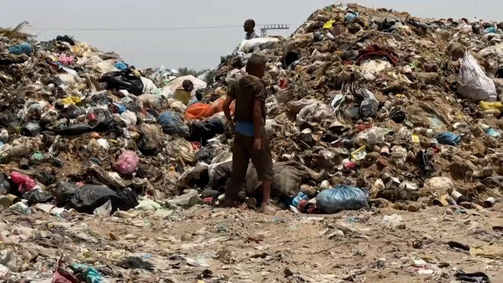 Organization: Gaza is at risk of diseases this summer due to the accumulation of waste