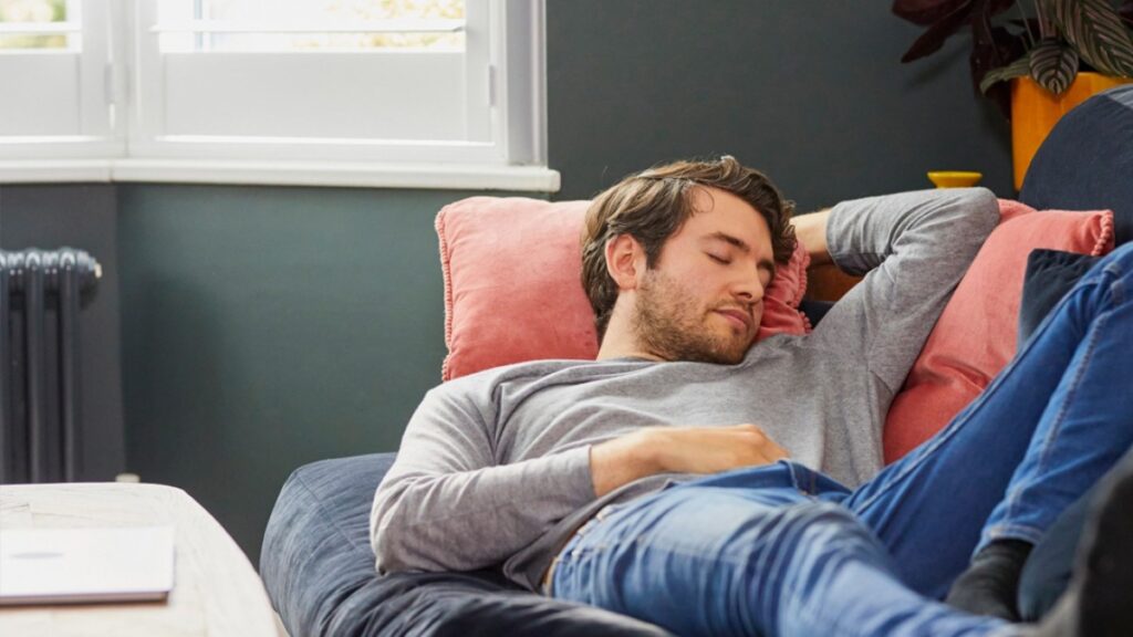 Do you feel while sleeping that you are going to fall from a high place? Here's the explanation