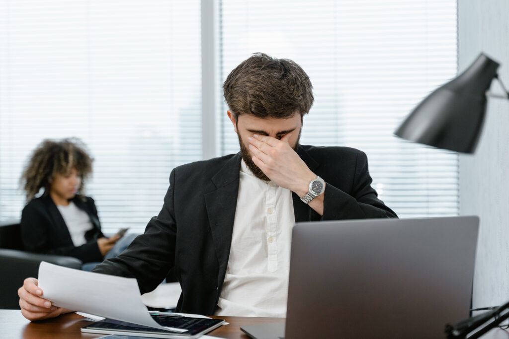 Why does a computer screen hurt your eyes?