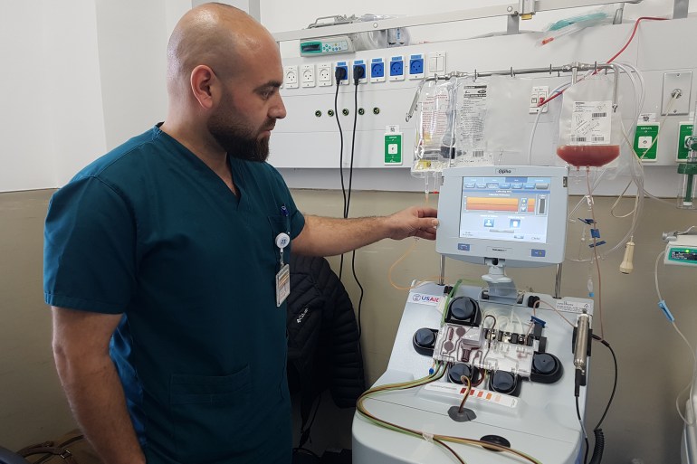 11- Aseel Jundi, Al-Mutalaa Hospital, Mount of Olives, preparing for the marrow transplantation process, separating blood components and collecting the necessary stem cells. The device and stem cell collection bag are shown (Al-Jazeera Net).jpg.jpg.jpg