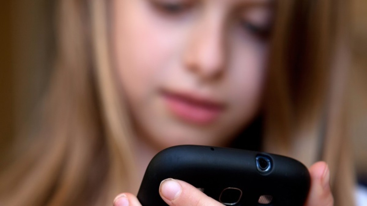 Can sitting too close to the screen hurt your eyesight?