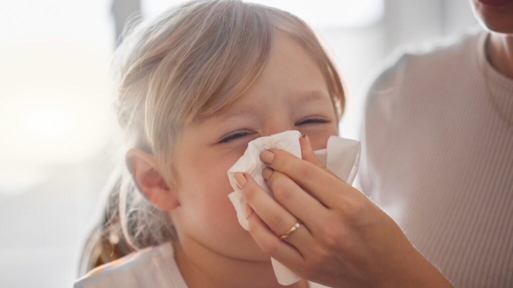 First aid when a child puts an object in his nose