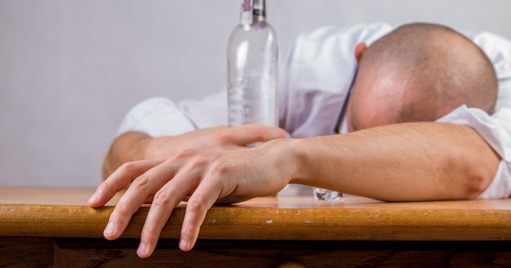 US Surgeon General: Alcohol containers should carry a cancer warning