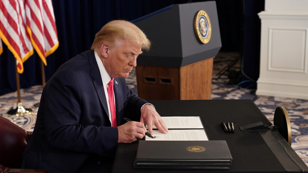 "You fooled us".. Trump signs an executive order to withdraw from the World Health Organization