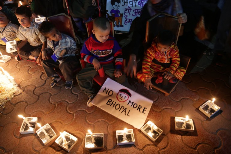 Children of the third generation of gas victims attend with their relatives a protest held by various gas victim organizations to commemorate the disaster of the Bubal (French) factory (French)