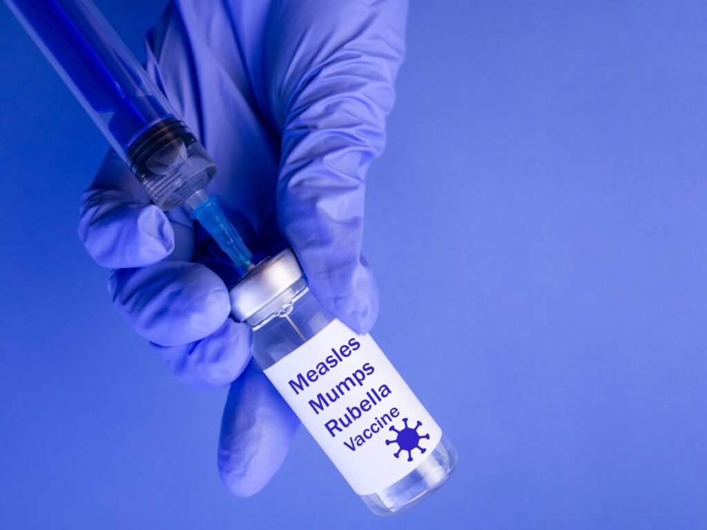 Does he need someone to receive a measles vaccine in a reinforced dose when he grows up?