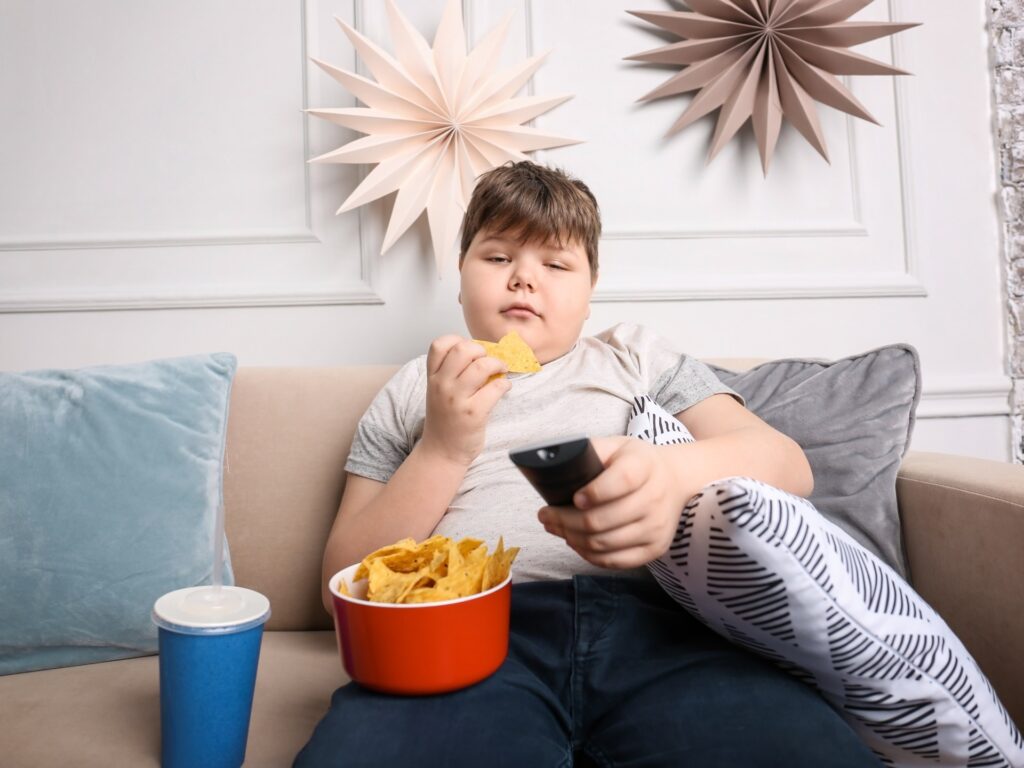 The large abdomen causes diseases for children at the age of ten