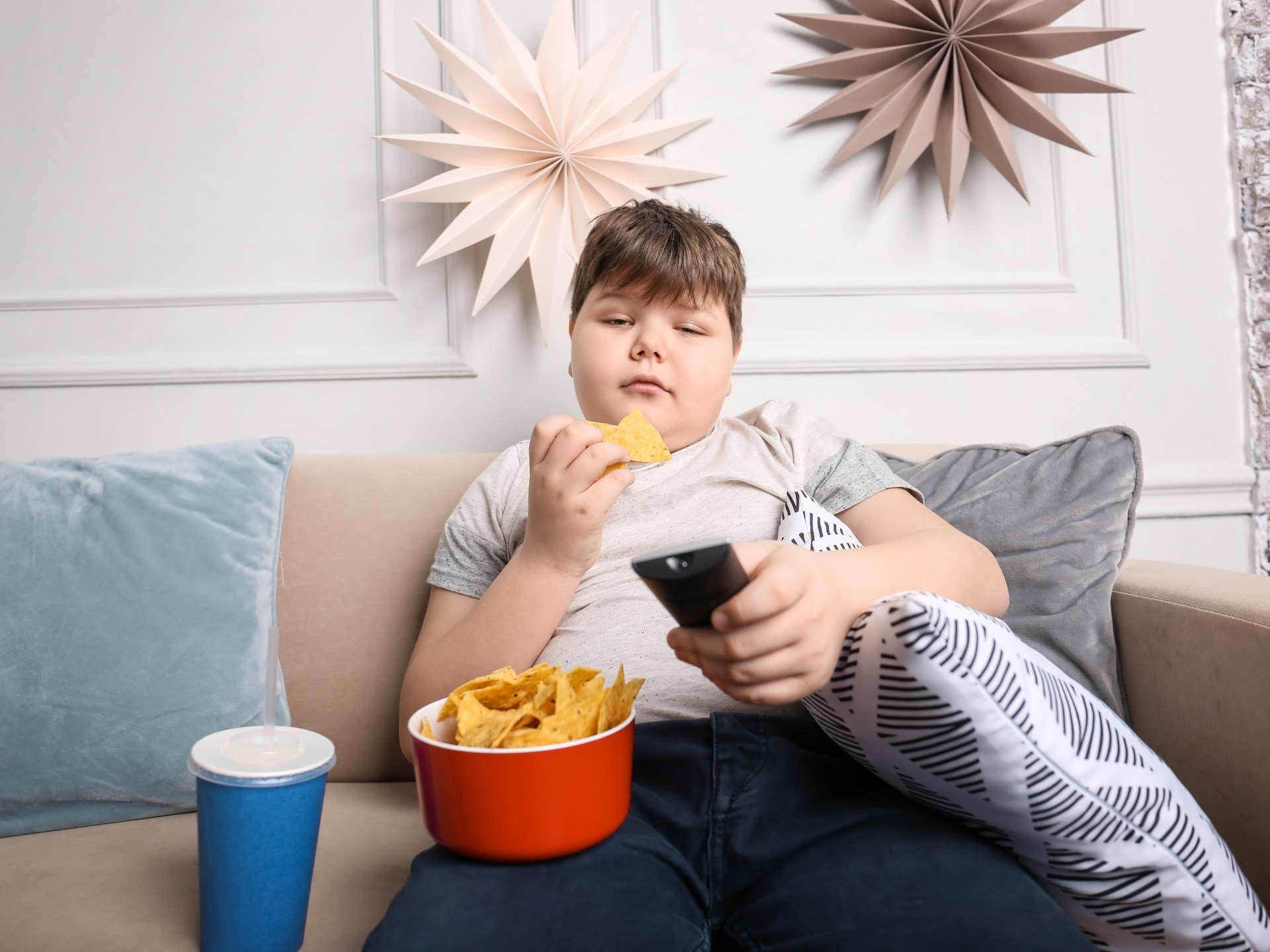 The large abdomen causes diseases for children at the age of ten