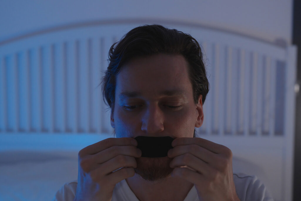 Close the mouth at night with adhesive tape that may cause suffocation