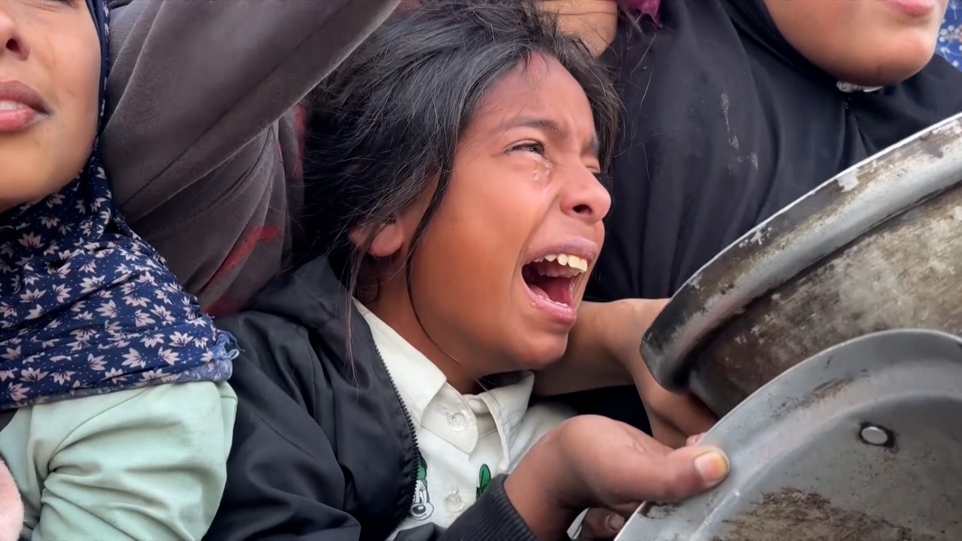 Gaza is starving .. The lack of food makes its children a dwarf as a result of poor growth