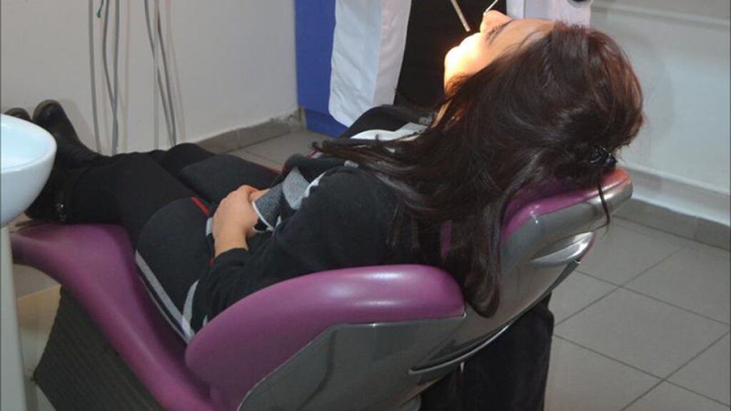 The gum bag requires consulting a doctor immediately