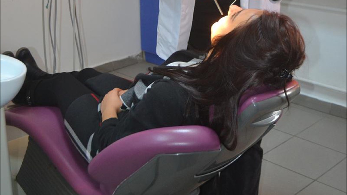 The gum bag requires consulting a doctor immediately