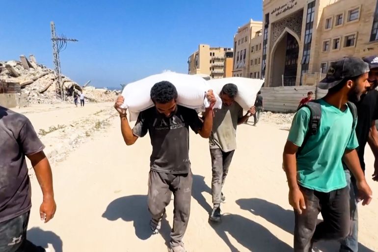 Faris's journey for flour .. A father in Gaza is biting his soul with a loaf of bread