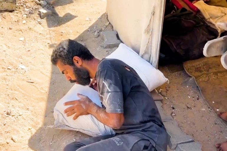 Faris's journey for flour .. A father in Gaza is biting his soul with a loaf of bread