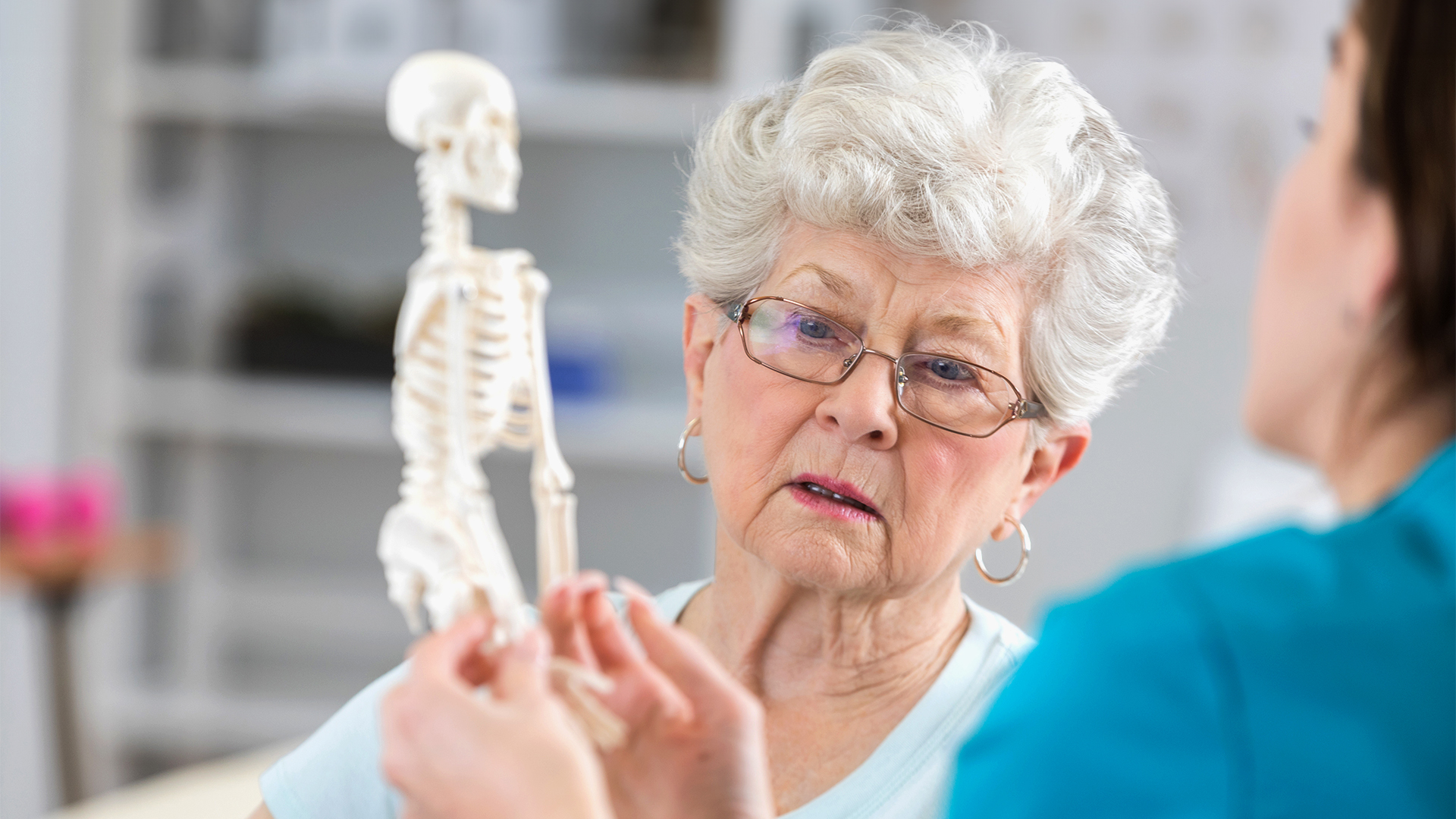 Osteoporosis treatment benefits patients over 80 years old
