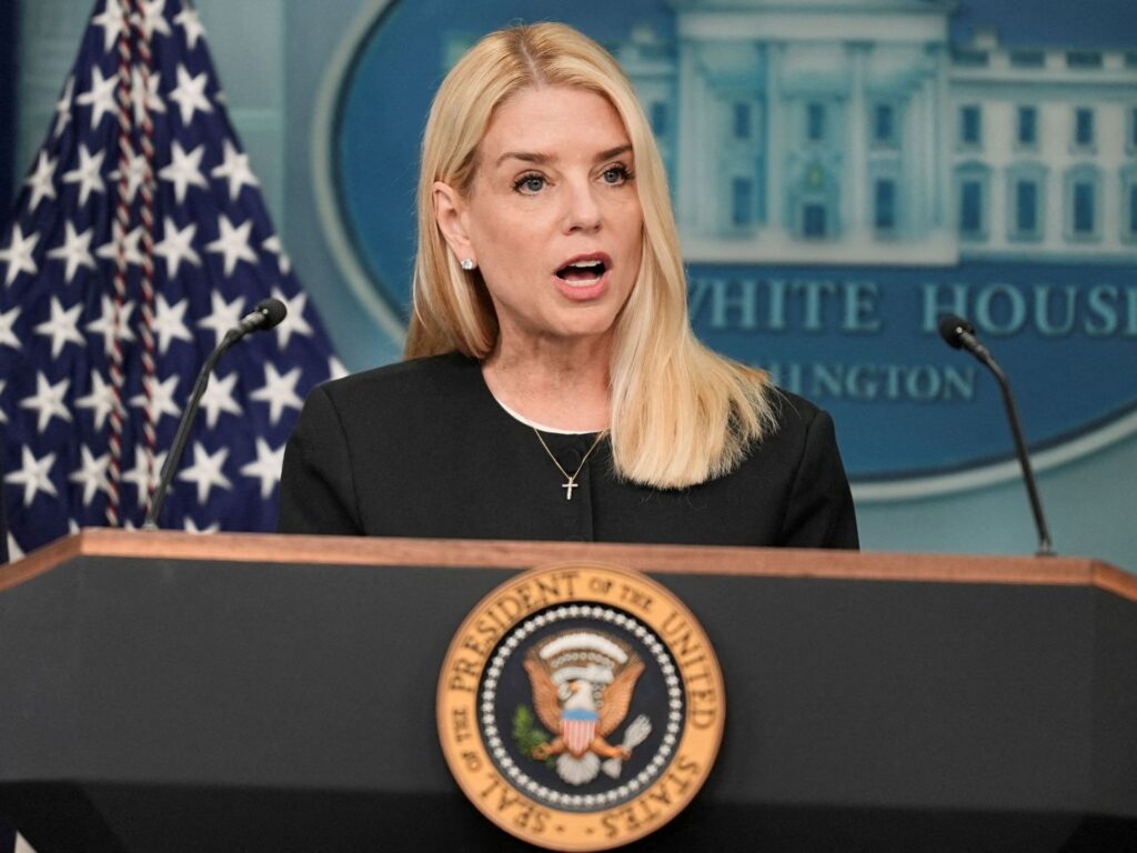 The Trump administration drops the charges of a doctor accused of destroying the Kofid-19 vaccines