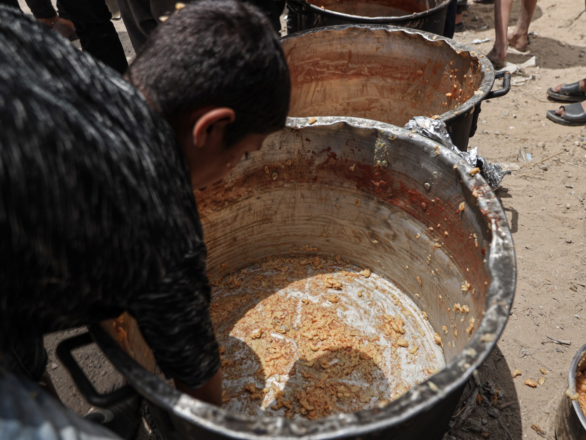 Hour watch scenario .. What happens if the famine raided you in your room?