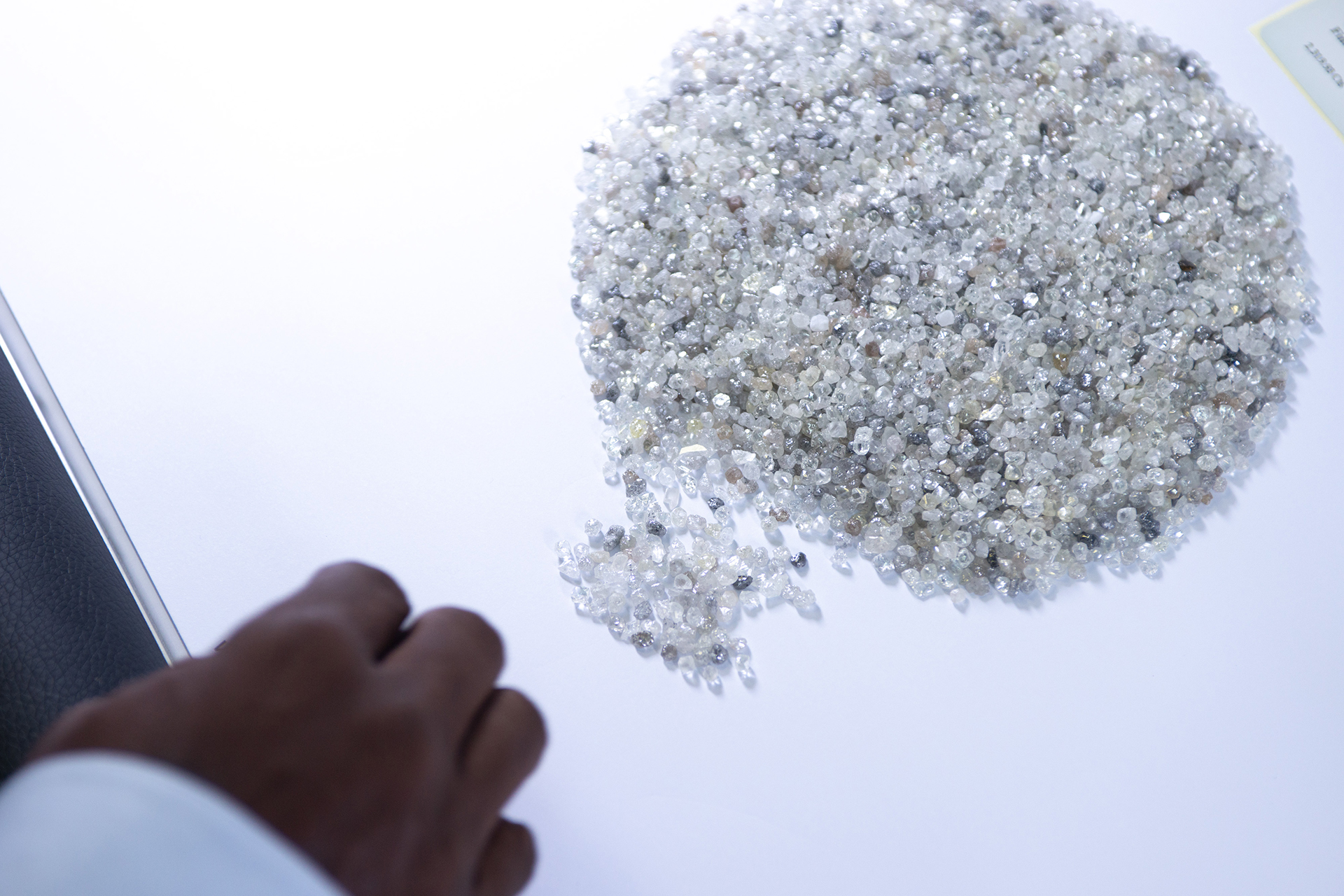 Diamond sensor to detect cancer