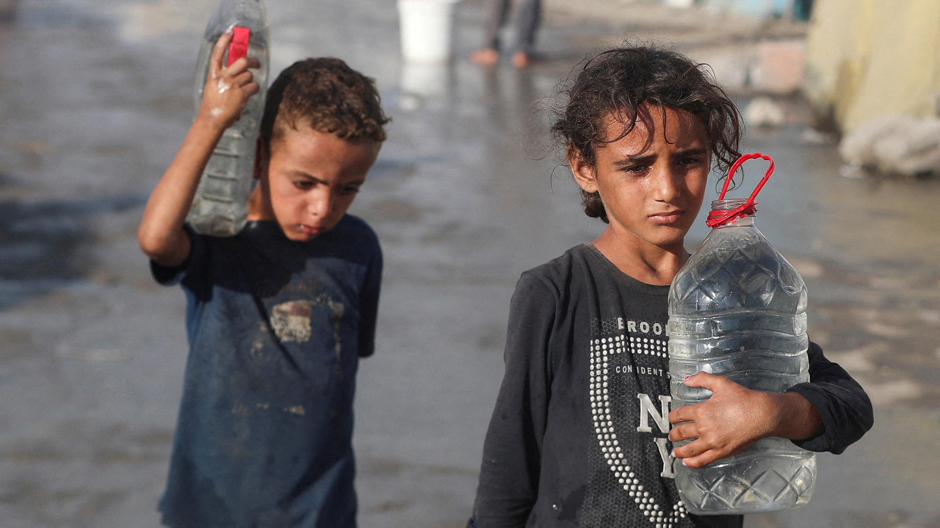 The girl is certain ... when the Israeli siege and siege are demanded