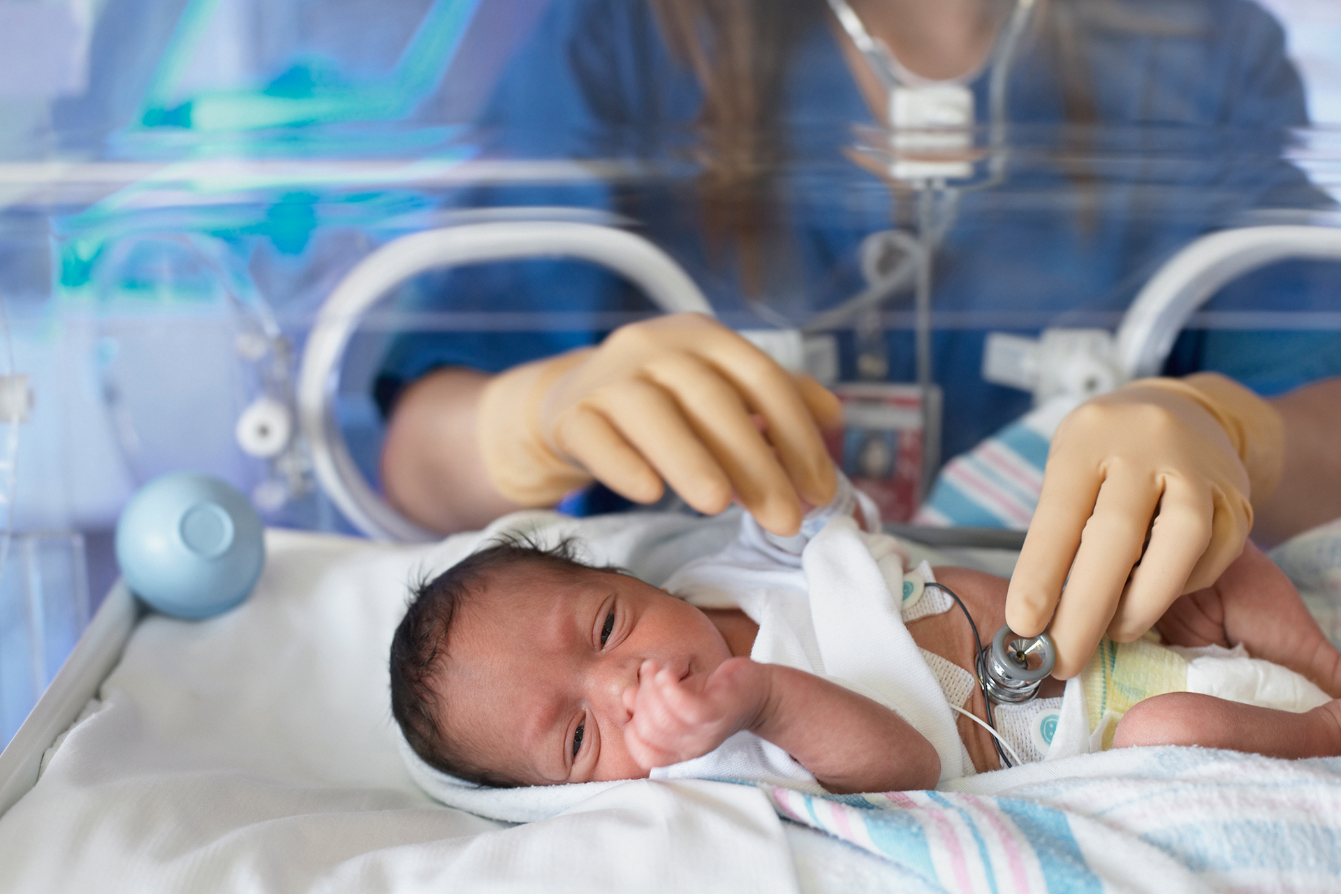 Premature babies hearing their mothers' voices contributes to enhancing the development of linguistic pathways in their brains