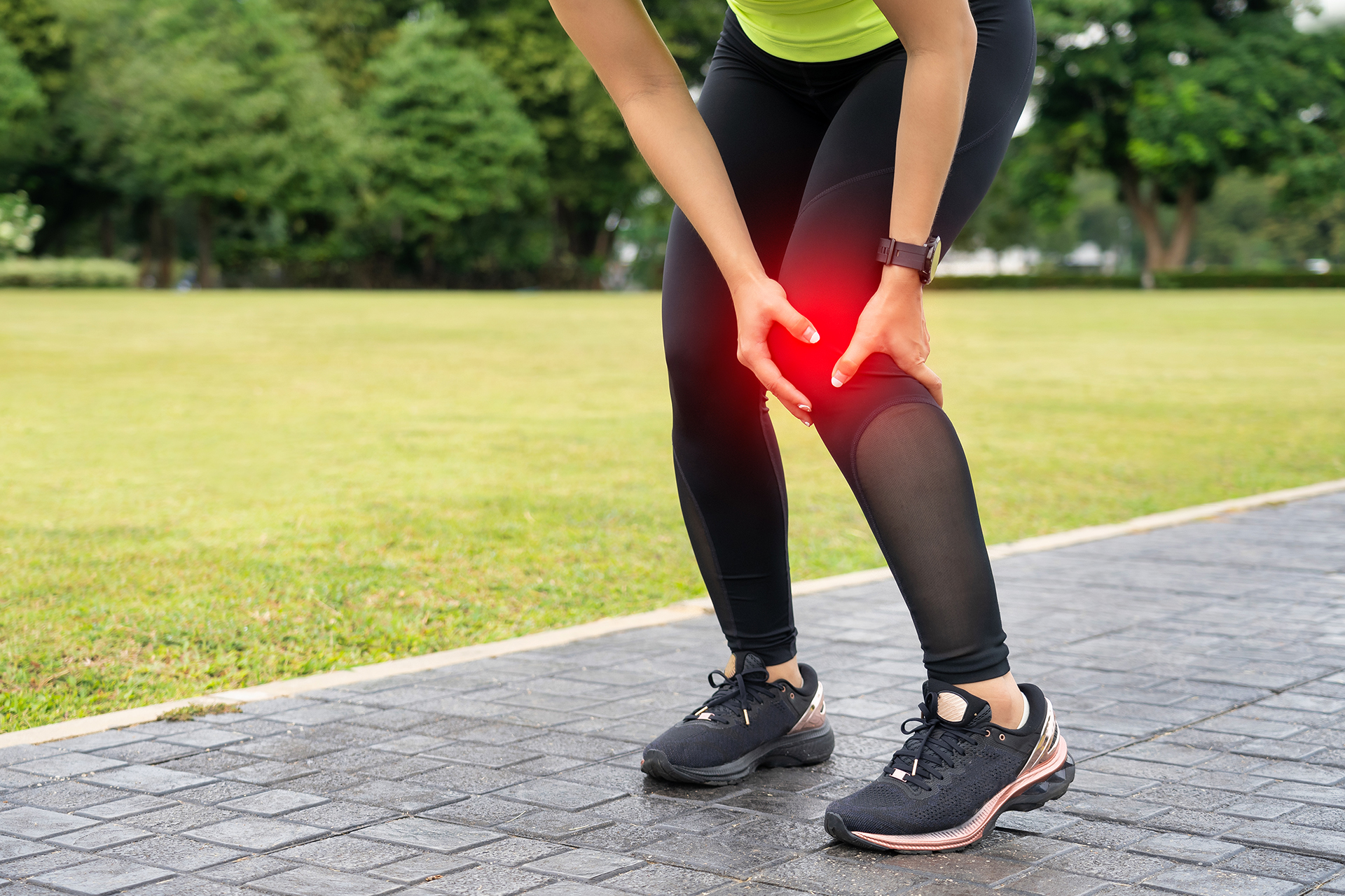 What causes cracking and creaking in the knee?