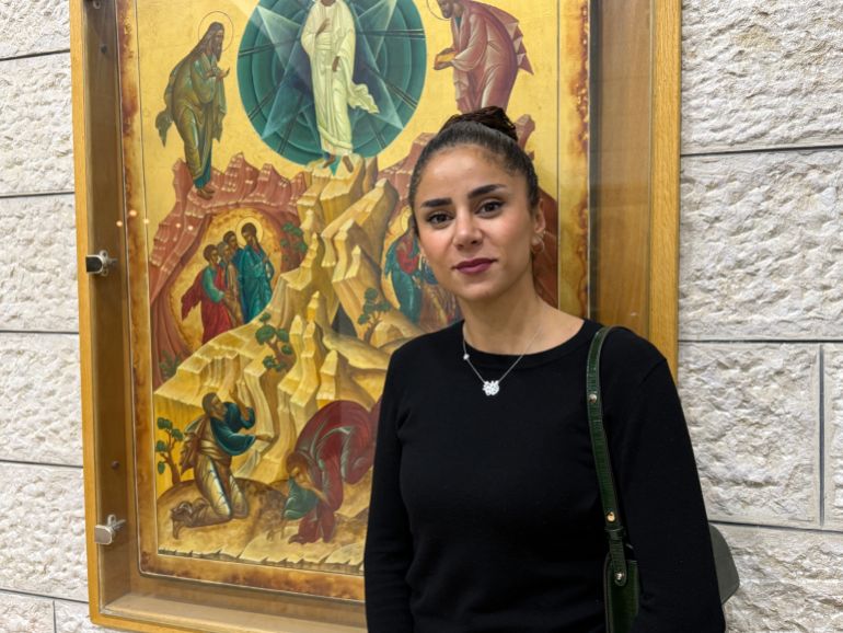 Dentist Rawan Al-Rifai is one of those who attended the research symposium (Al Jazeera Net)