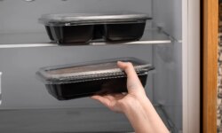 Invisible particles invade our bodies.. Do we eat plastic daily?