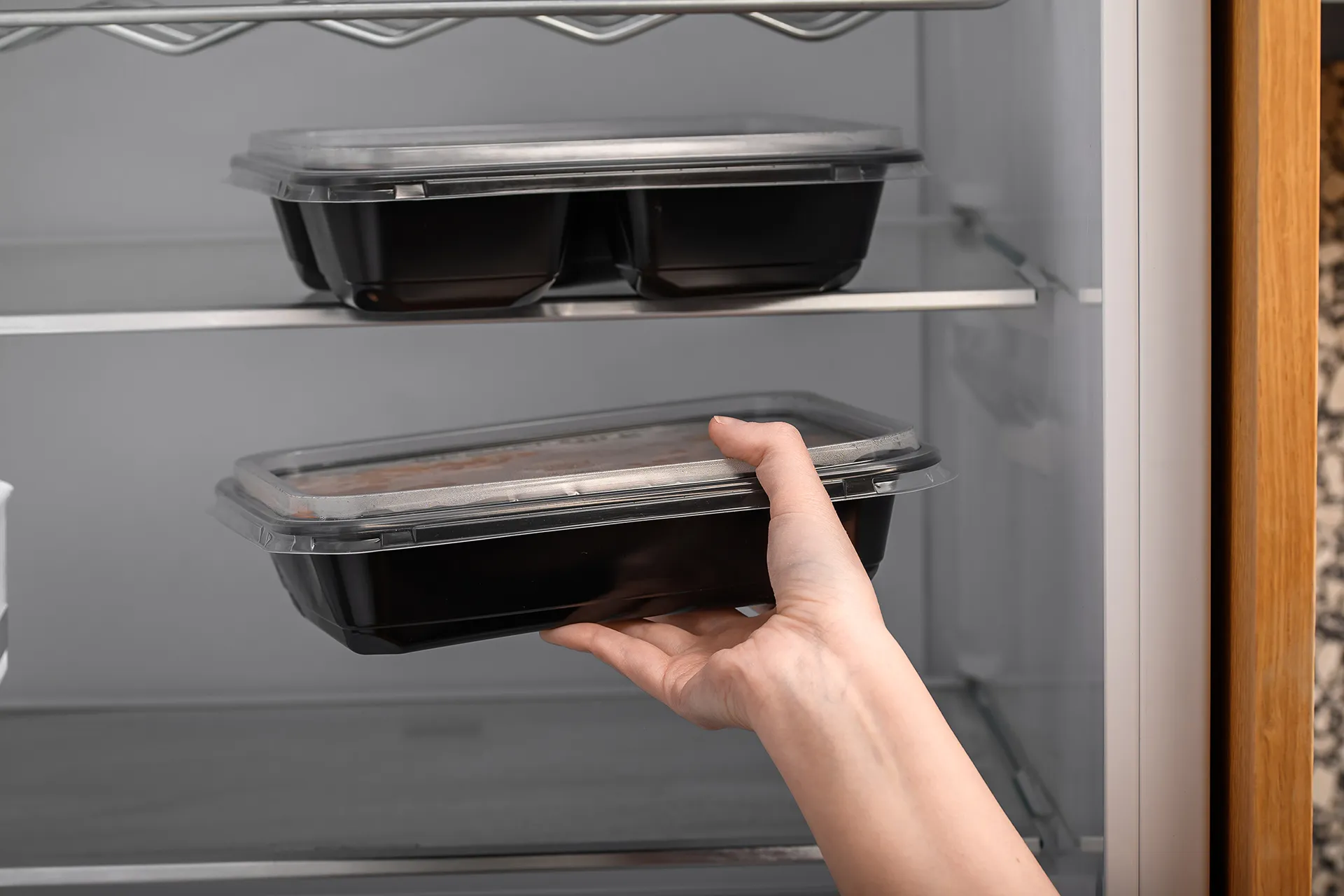 Invisible particles invade our bodies.. Do we eat plastic daily?