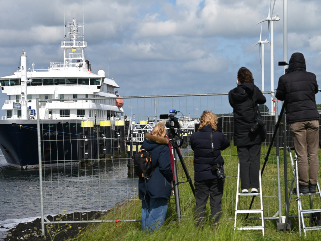 Rotterdam receives the stricken Hanta ship with strict measures
