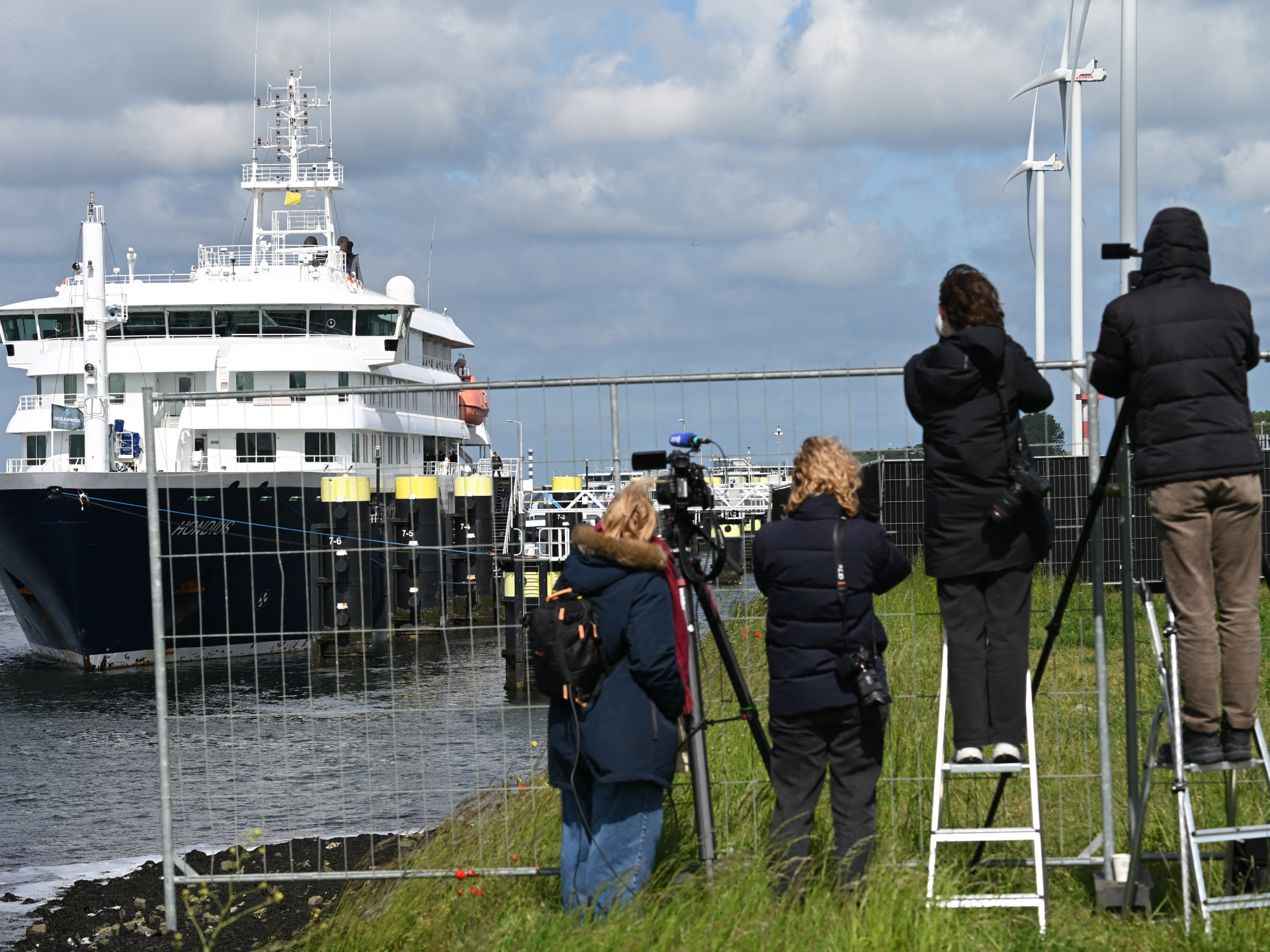 Rotterdam receives the stricken Hanta ship with strict measures