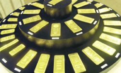 Gold prices fell by more than 1%