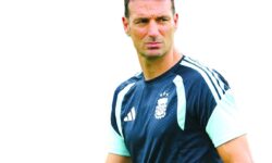 Scaloni reaches his 100th match