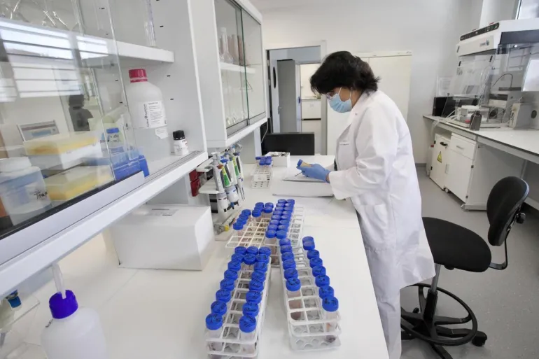 The One Health concept relies on the integrated work of human doctors, veterinarians and environmental experts to detect diseases early and limit their spread.