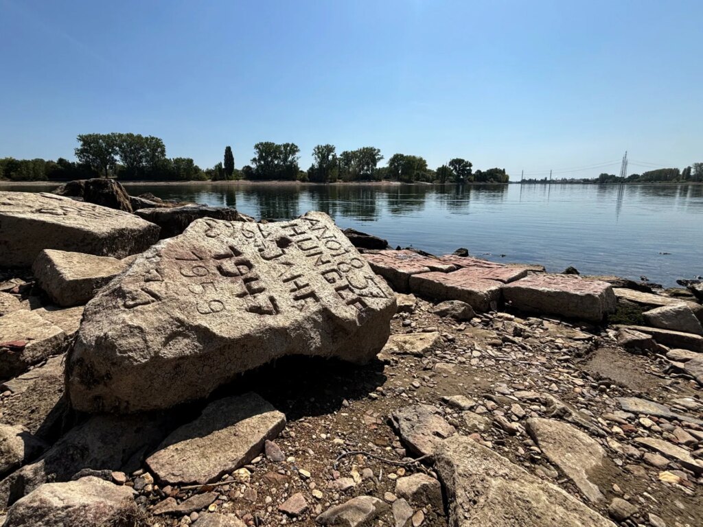 "If you see me, cry"..Germany's rivers utter "Hunger stones" And other secrets
