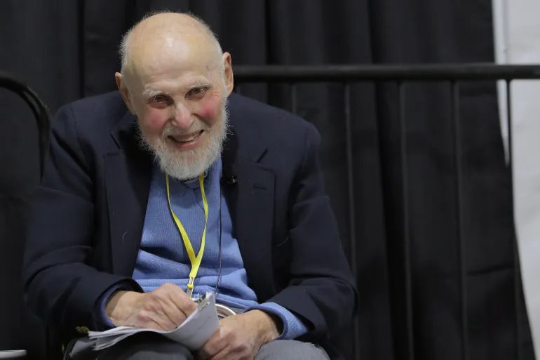 Arthur Ashkin, winner of the 2018 Nobel Prize in Physics, reacts during a ceremony in his honor at Nokia Bell Labs in Murray Hill, New Jersey, US, December 17, 2018. REUTERS/Brendan McDermid