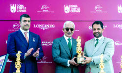 Sheikh Abdullah bin Khalifa crowns the winners of the Paris Luncheon.. “HM Al Shaheen” wins the Qatar World Horse Cup