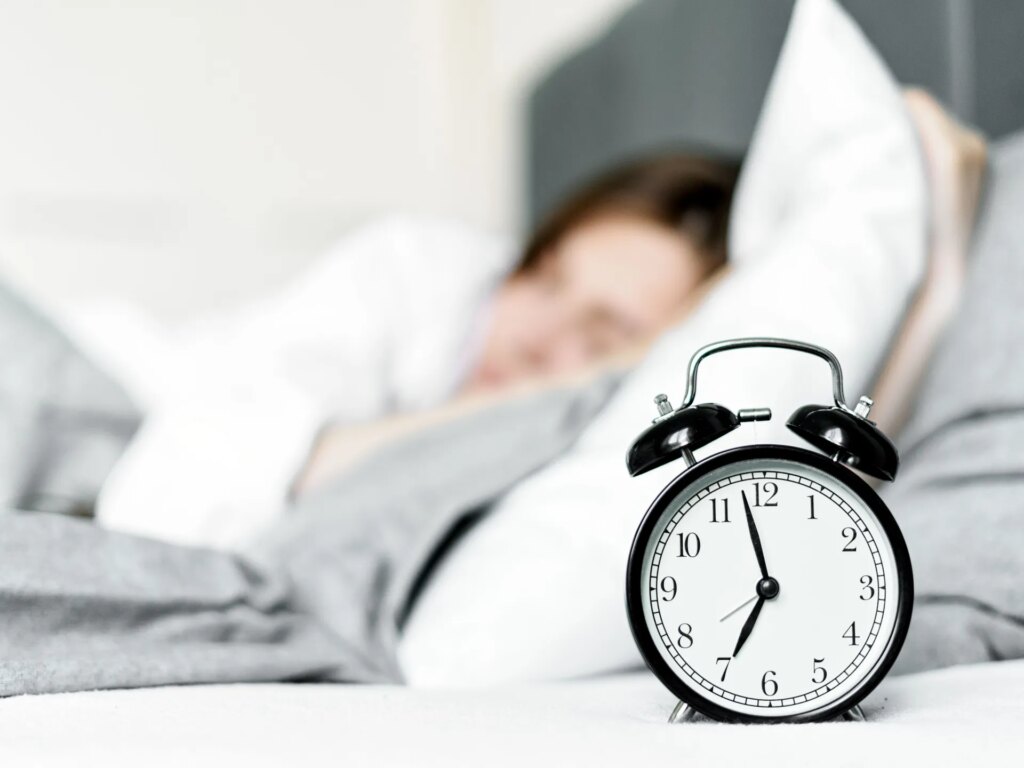 Waking up with an alarm or automatically...which is better for starting your day?