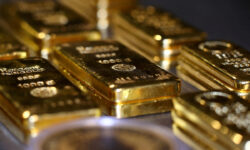 Gold falls to its lowest level in two weeks with anticipation of US inflation data